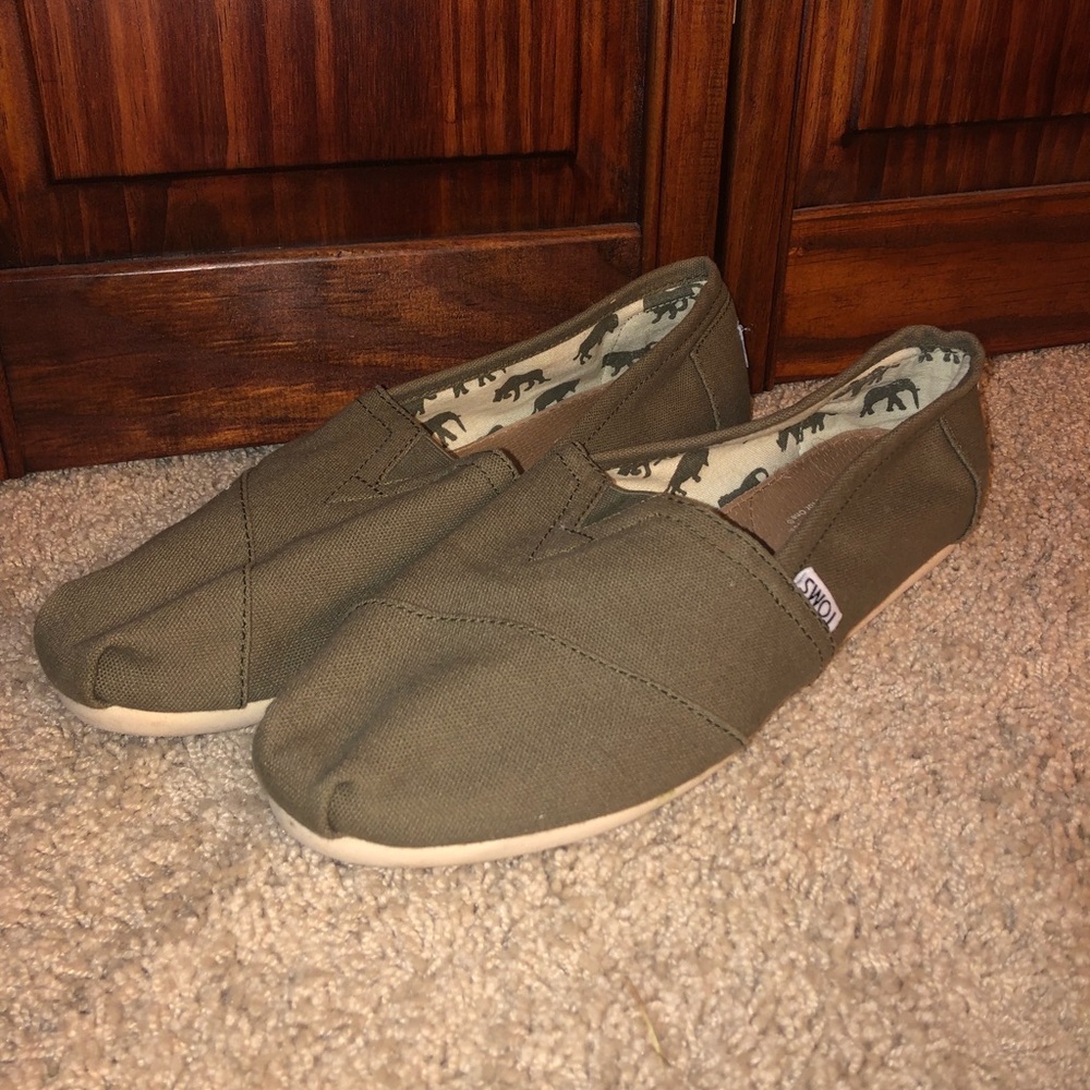 Dark green toms size 10